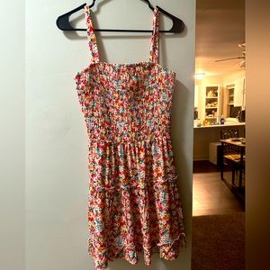 Size medium dress. Very comfy. Never worn. Smoke a and pet free home.